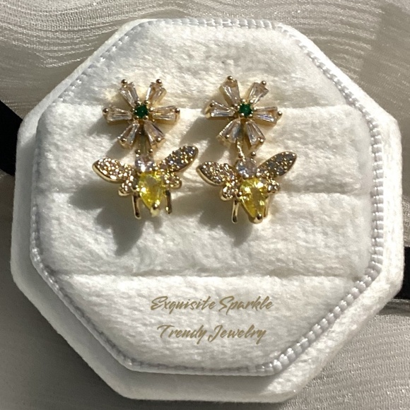 🐝10k Gold Bumblebee Daisy Cz Diamond Post back Stud Earrings - Picture 7 of 15